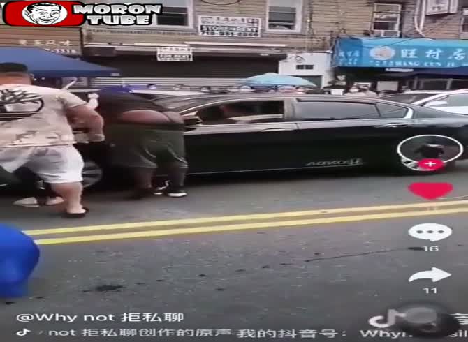Video :The mob punishes a thief